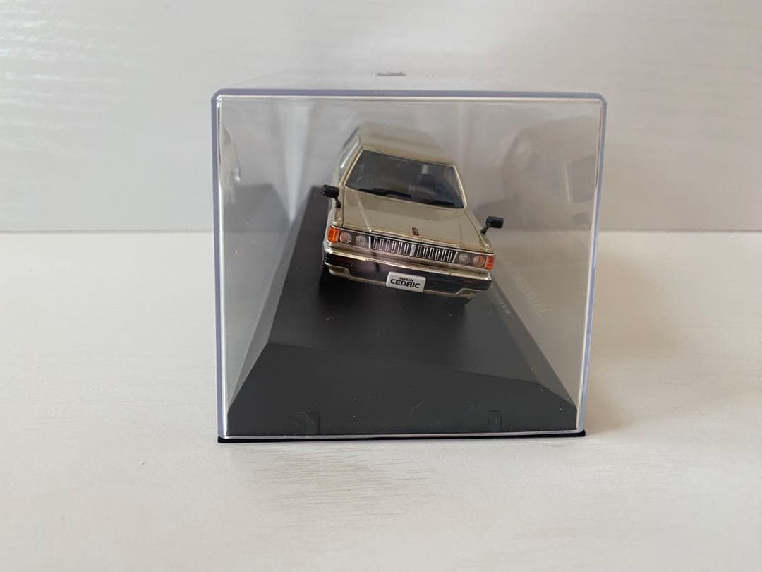 DISM 1/43 Y30 セドリックバン 後期型 1995