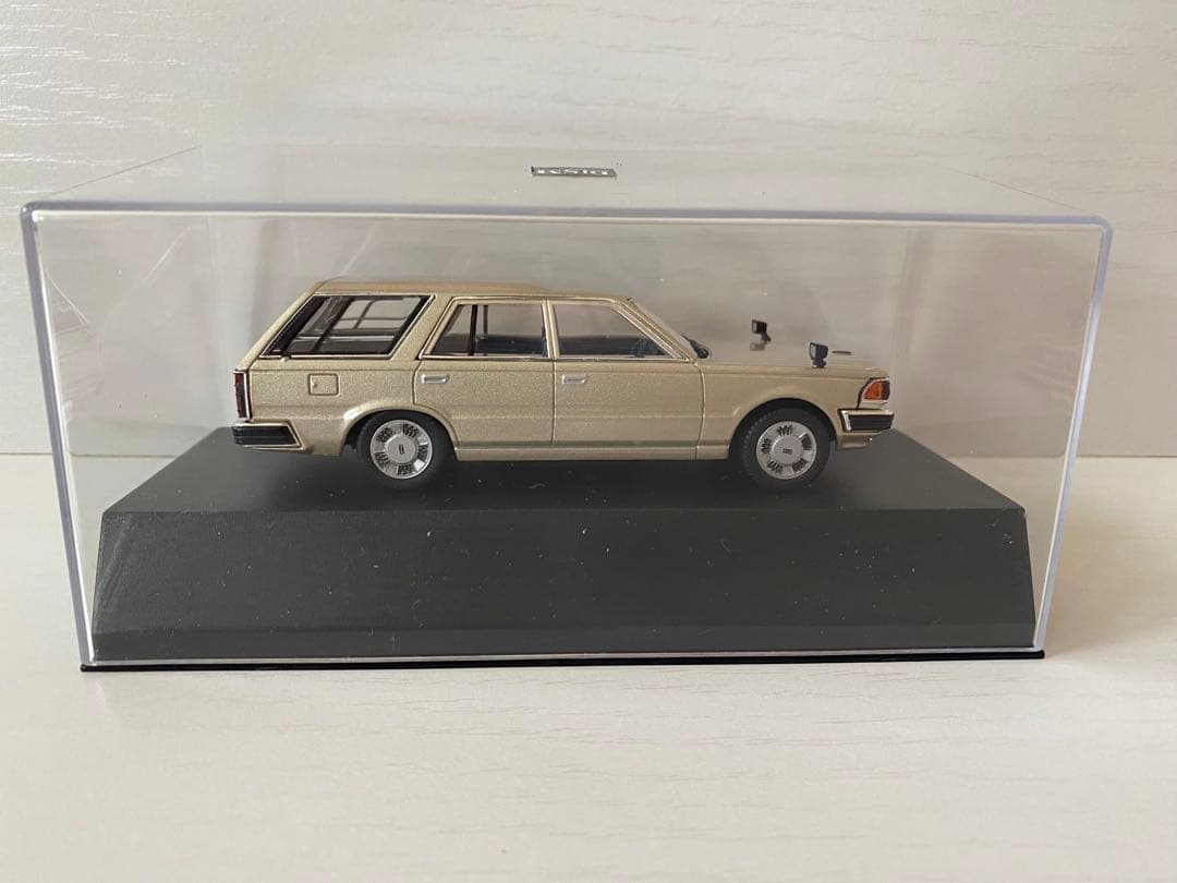 DISM 1/43 Y30 セドリックバン 後期型 1995