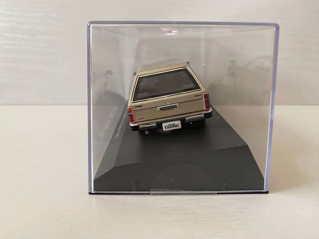 DISM 1/43 Y30 セドリックバン 後期型 1995