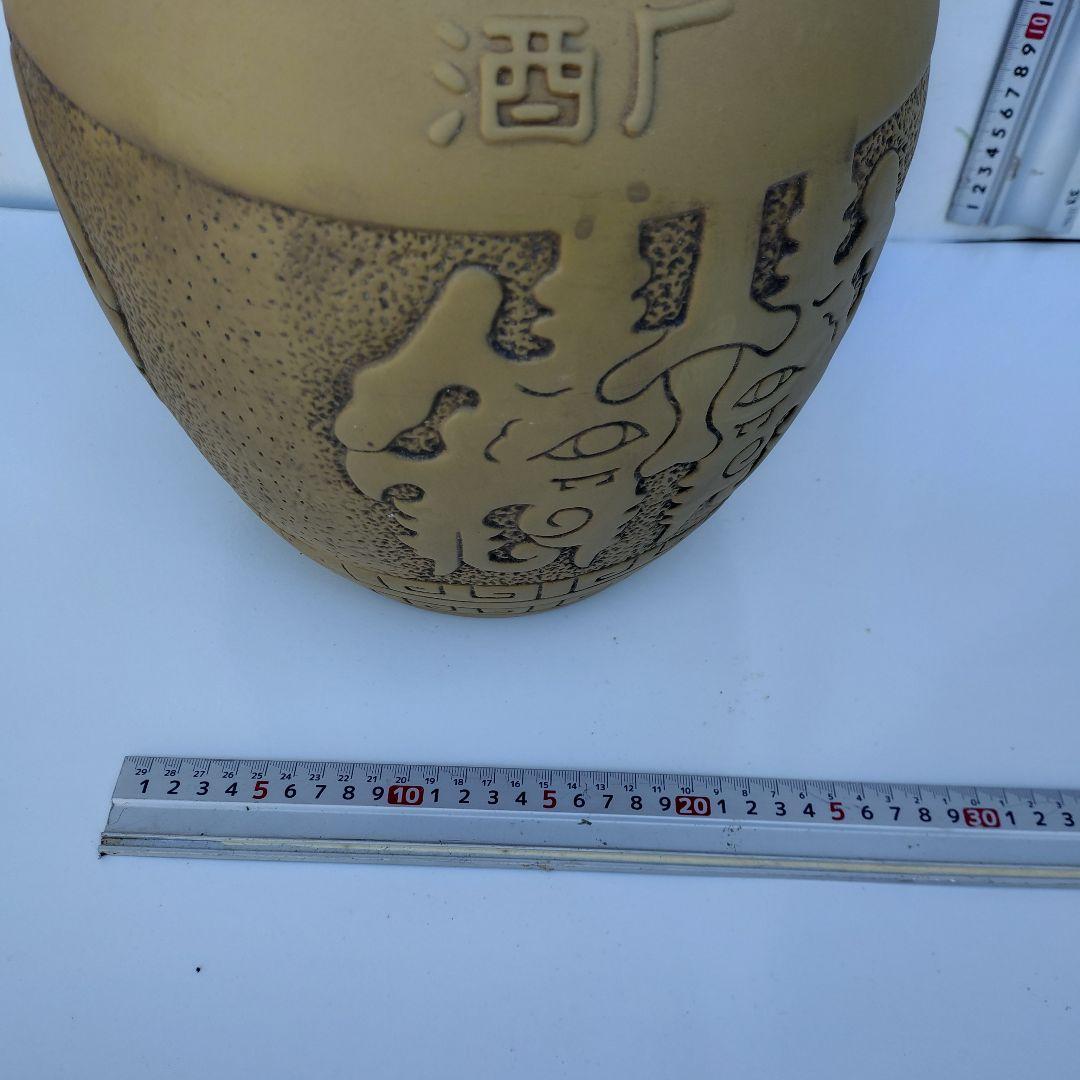 陶器製彫刻模様蓋付き容器