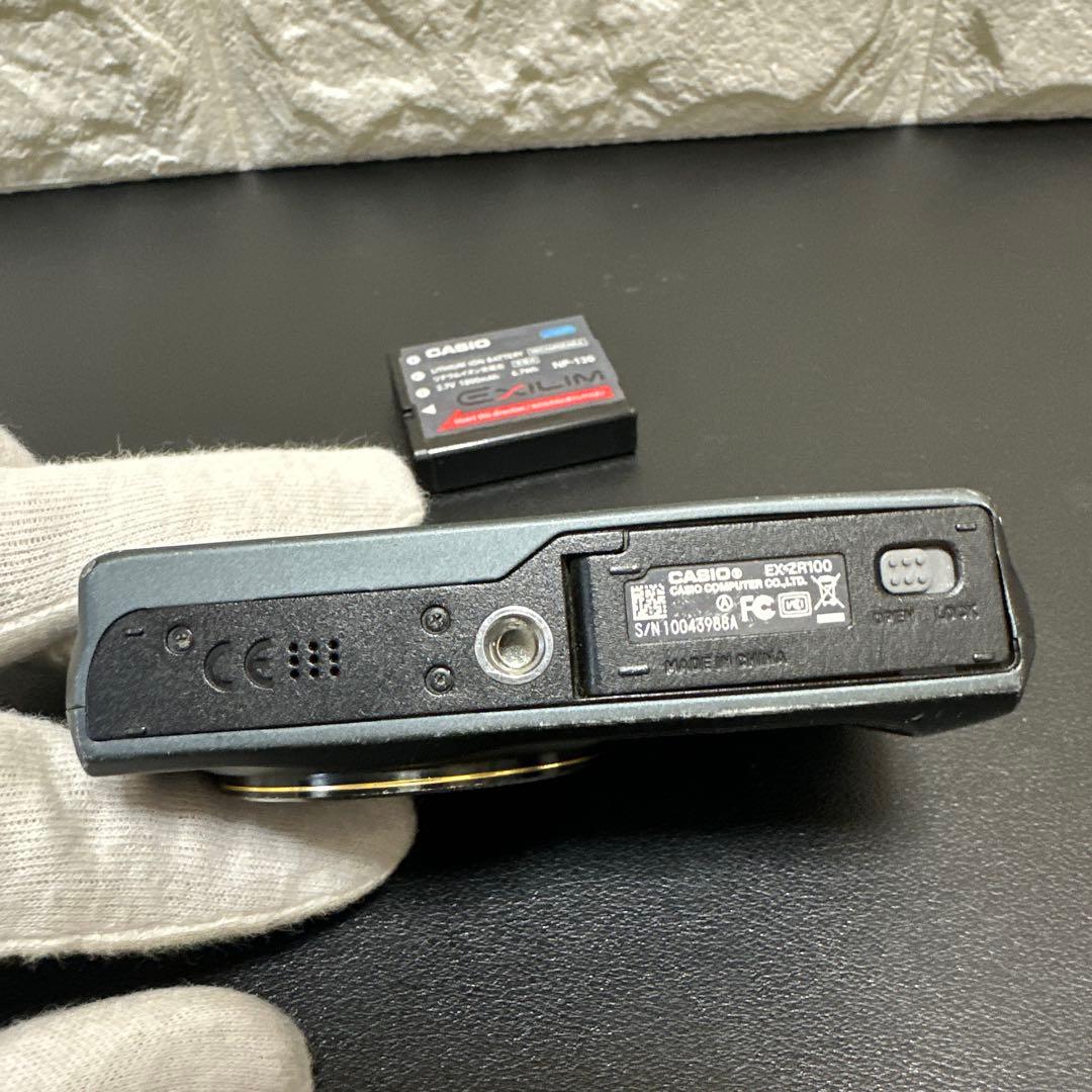 CASIO EXILIM EX-ZR100 通電確認済　ジャンク扱い