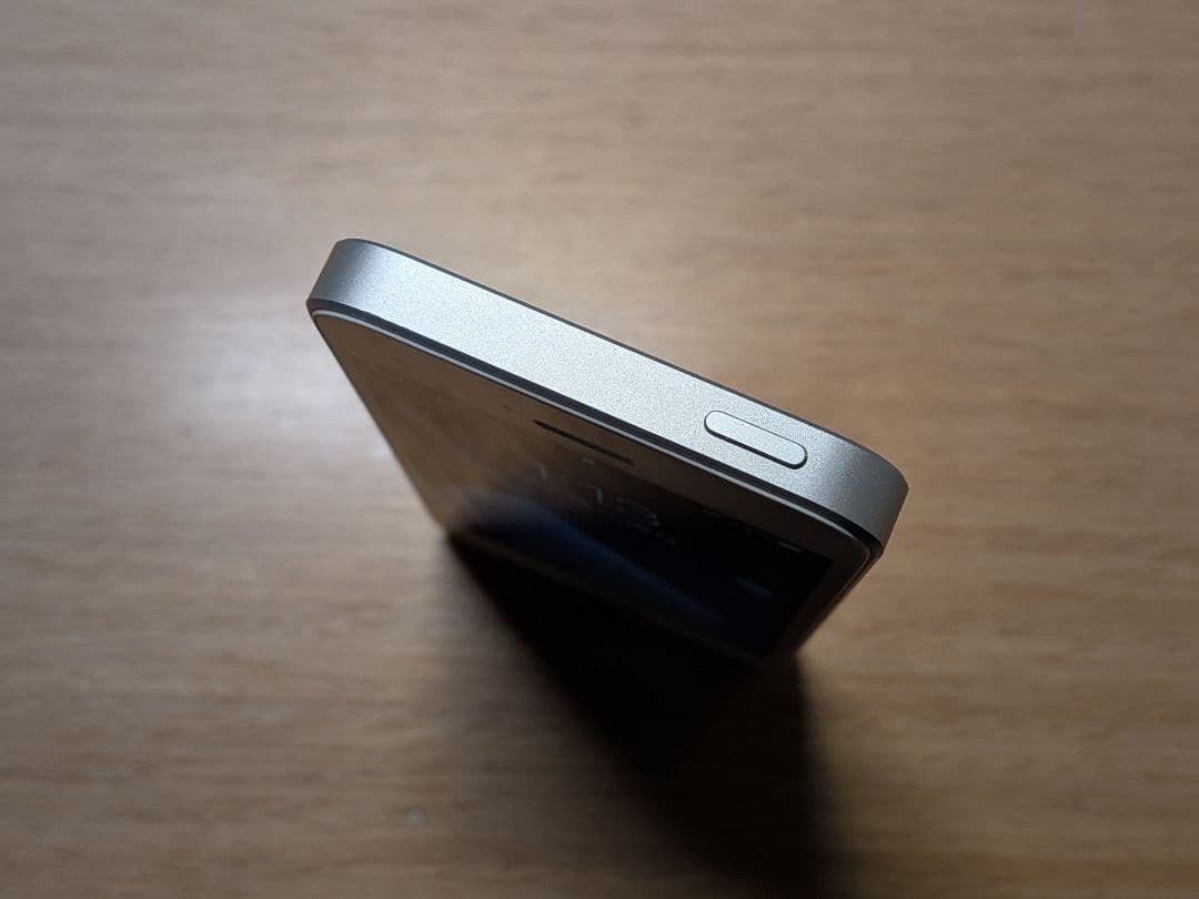 Apple iPhone SE 第1世代 64GB シルバー SIMフリー