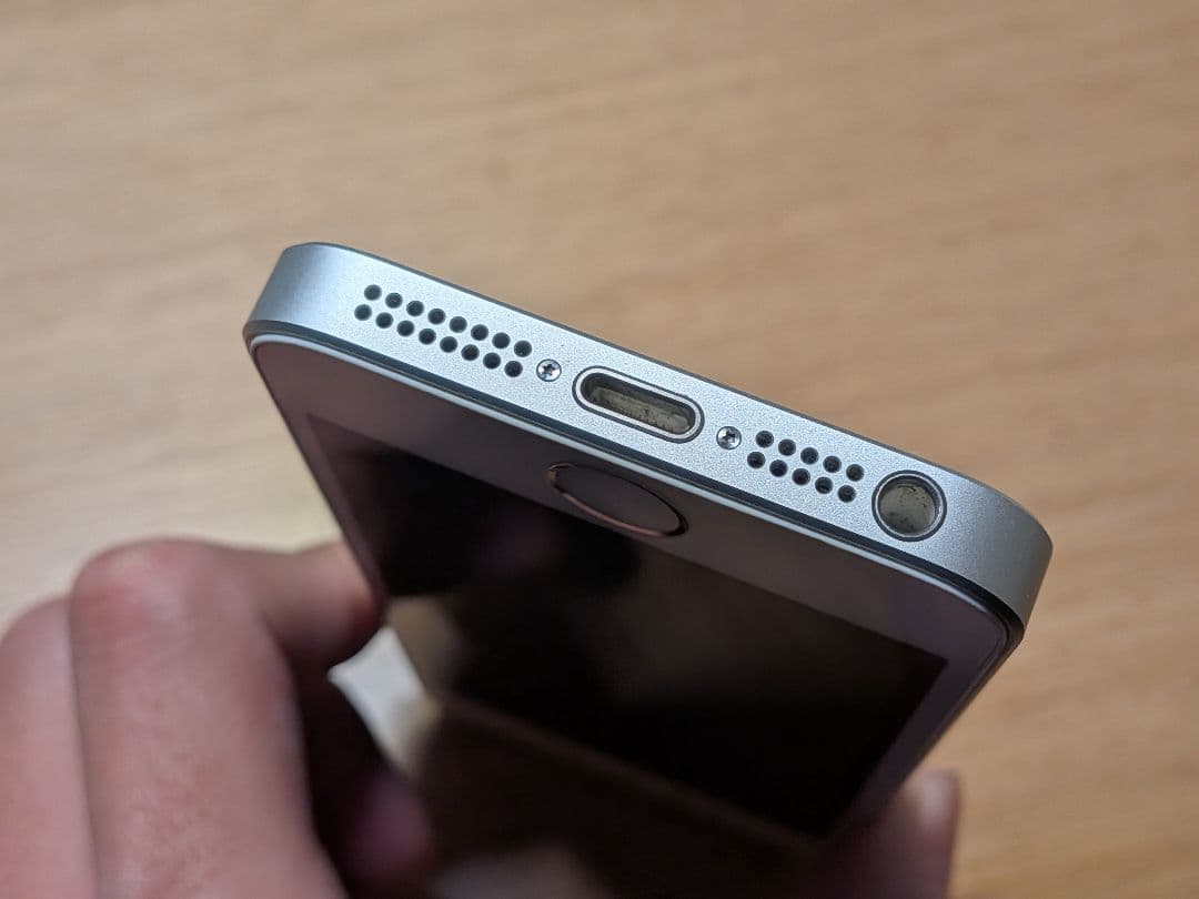 Apple iPhone SE 第1世代 64GB シルバー SIMフリー