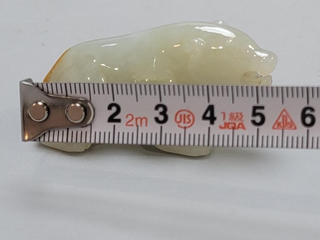 中国美術 白玉 刻 熊 置物 根付 DT810