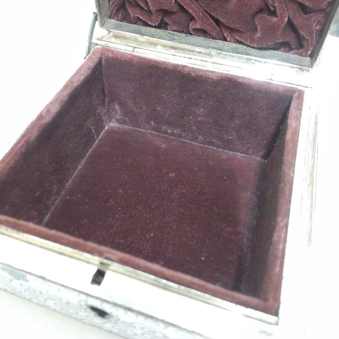 七宝焼 金工　 花紋様宝石箱　白花詰　小箱　鍵なし　KJ58