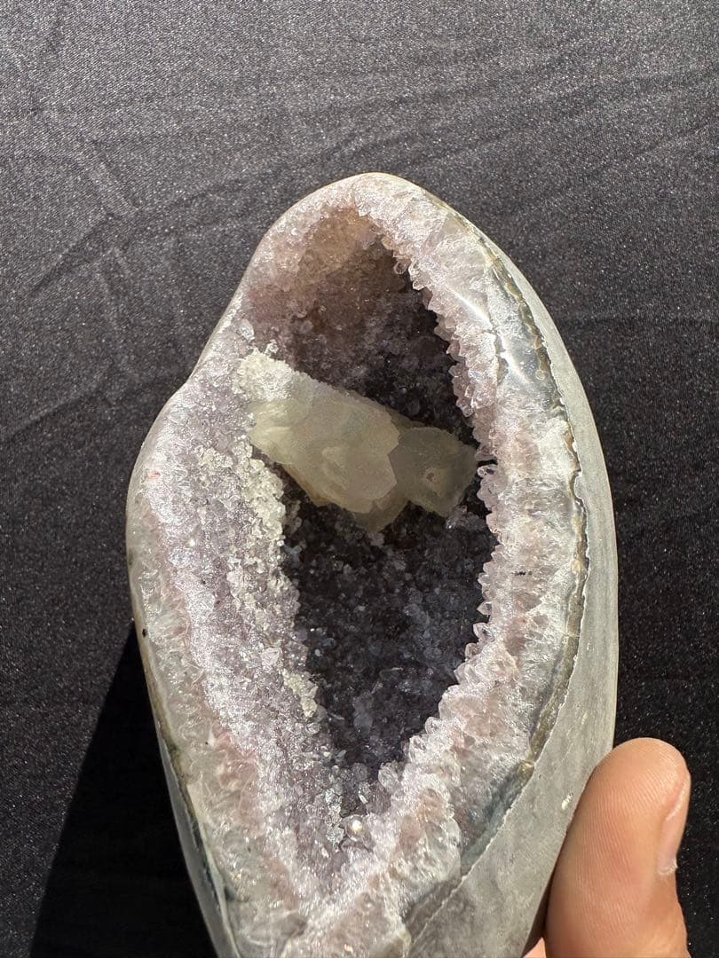 ブラジル産❣️天然石 カルサイト共生アメジストの原石　置物D.188