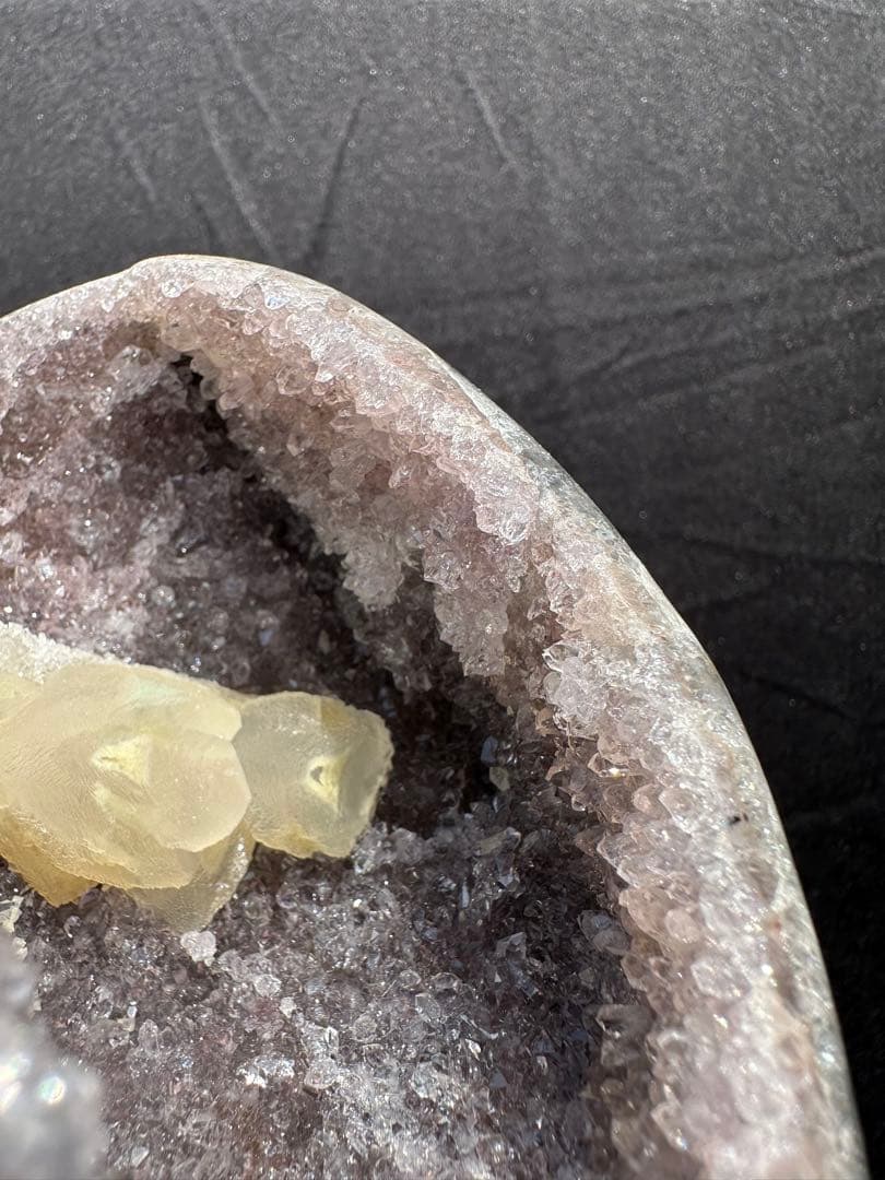 ブラジル産❣️天然石 カルサイト共生アメジストの原石　置物D.188