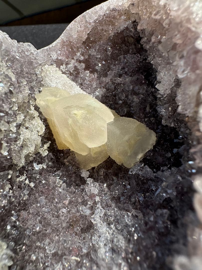 ブラジル産❣️天然石 カルサイト共生アメジストの原石　置物D.188