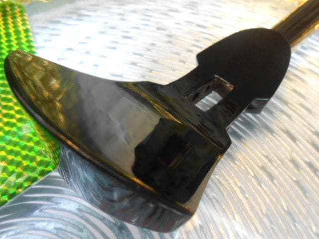 現品販売(送料無料)72.800円　沖縄三線専用　黒檀棹と蛇皮(二重張)型チーガ