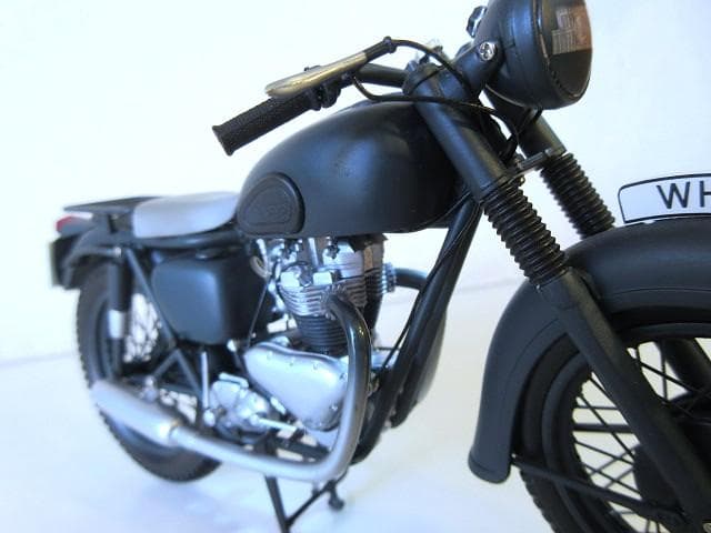 特価 MINICHAMPS 1/12 トライアンフTR6 Trophy「大脱走」