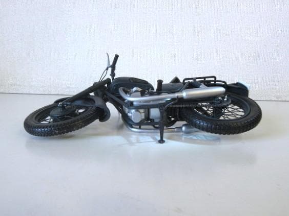 特価 MINICHAMPS 1/12 トライアンフTR6 Trophy「大脱走」