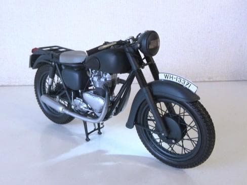 特価 MINICHAMPS 1/12 トライアンフTR6 Trophy「大脱走」