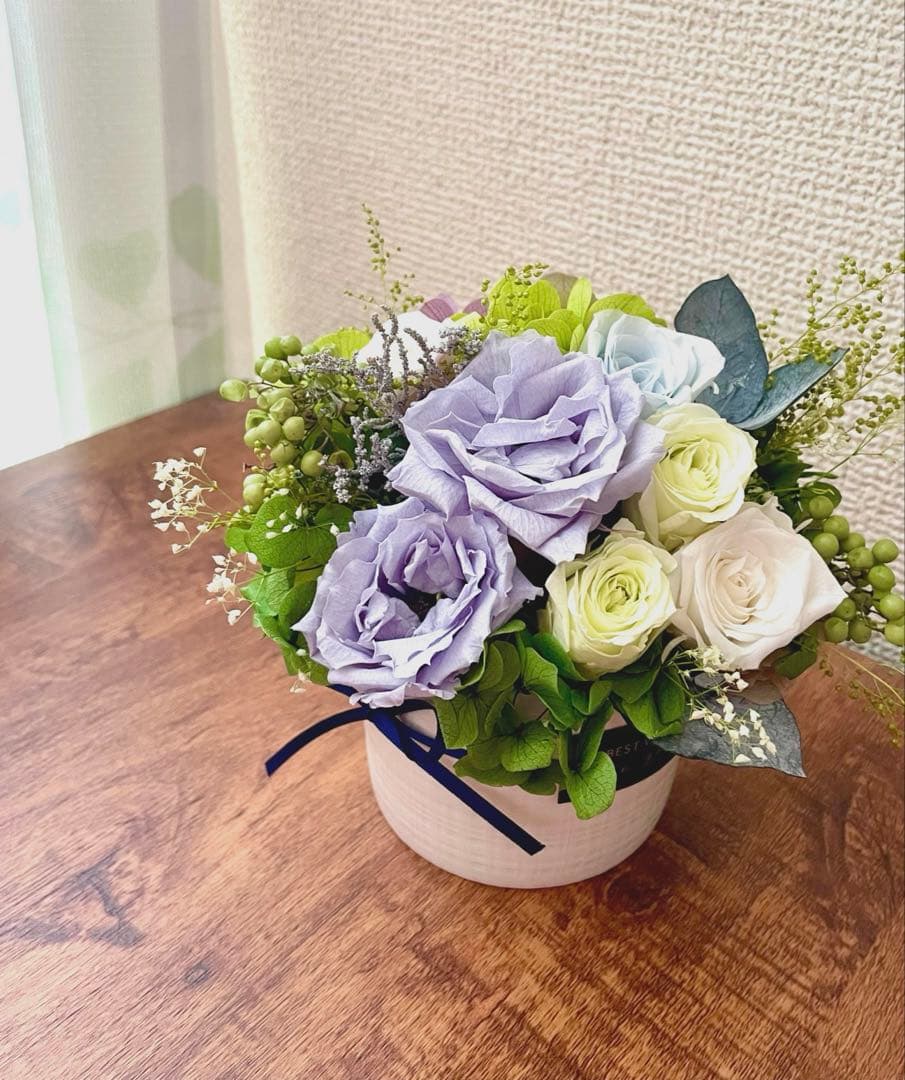 ＊*..パウダーブルーのお花を添えて,.＊°.. プリザーブドフラワー