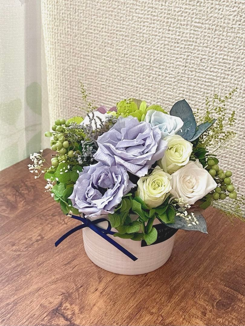 ＊*..パウダーブルーのお花を添えて,.＊°.. プリザーブドフラワー