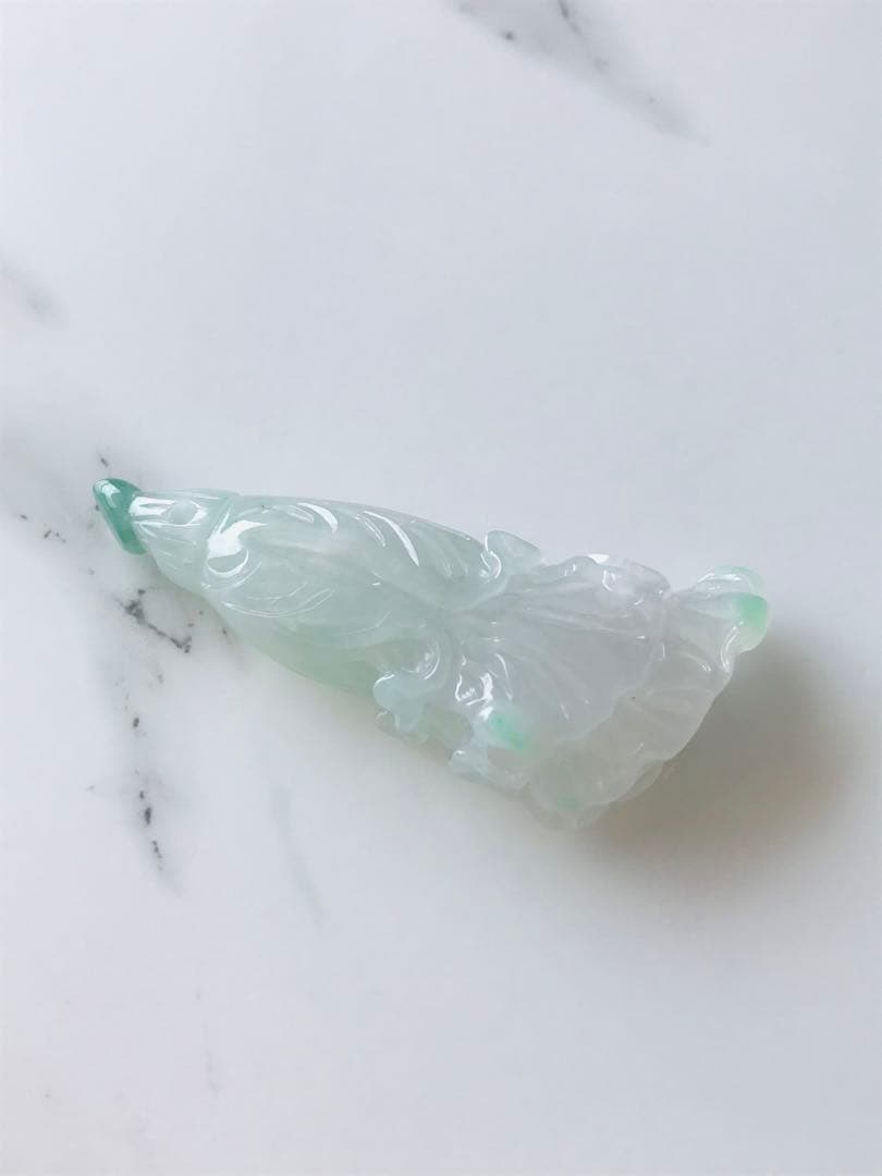 翡翠　ミャンマー産　彫刻
