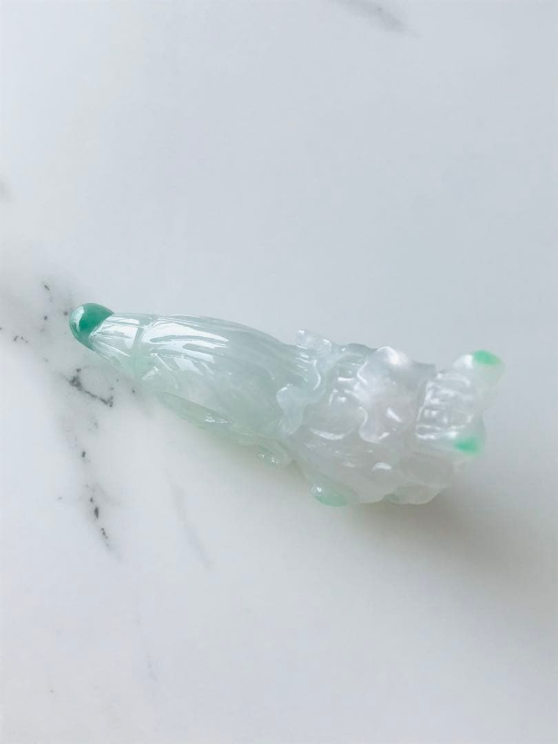 翡翠　ミャンマー産　彫刻