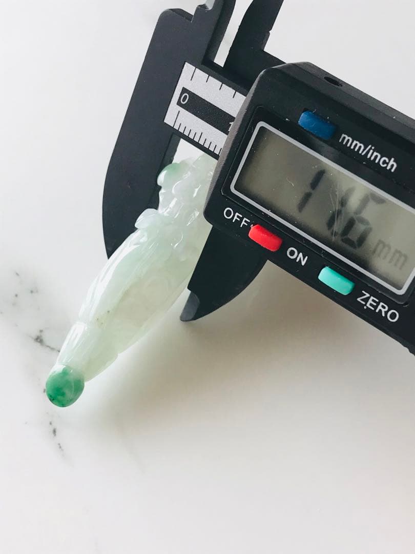 翡翠　ミャンマー産　彫刻