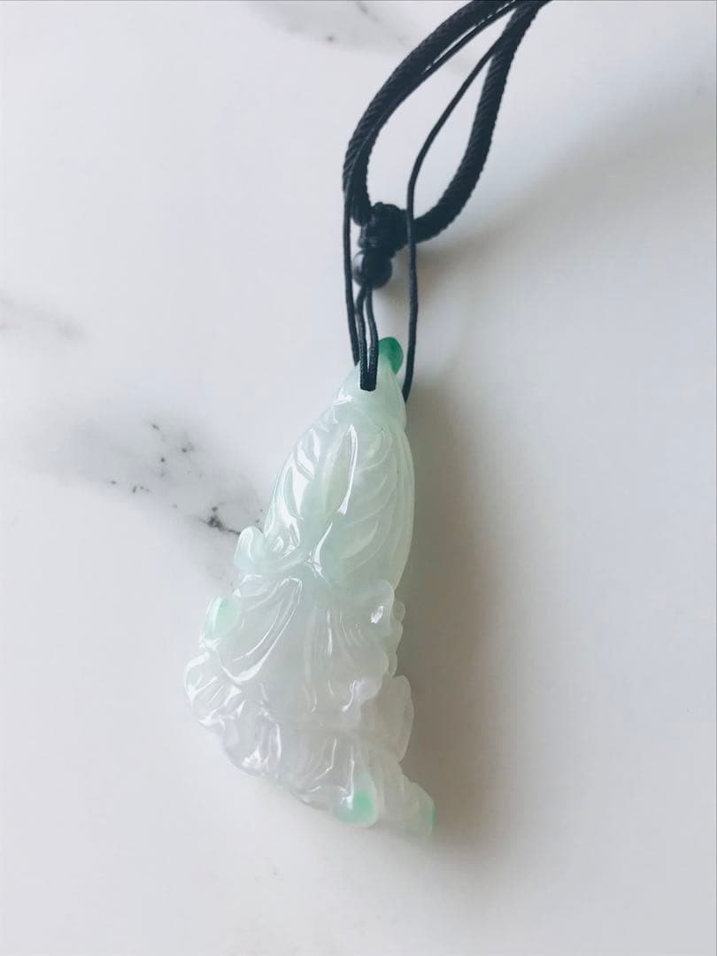 翡翠　ミャンマー産　彫刻