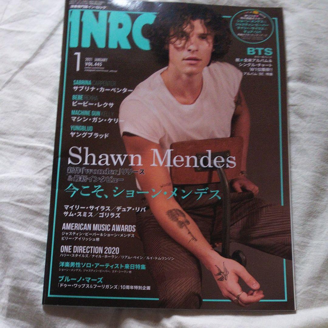 財布、雑誌、団扇、笑い袋、腕時計、ノート