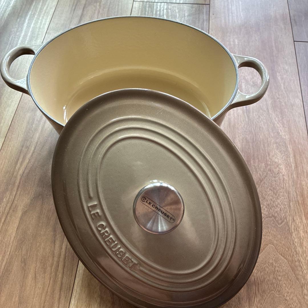 LE CREUSET 鋳鉄製 オーバル25cm ベージュ
