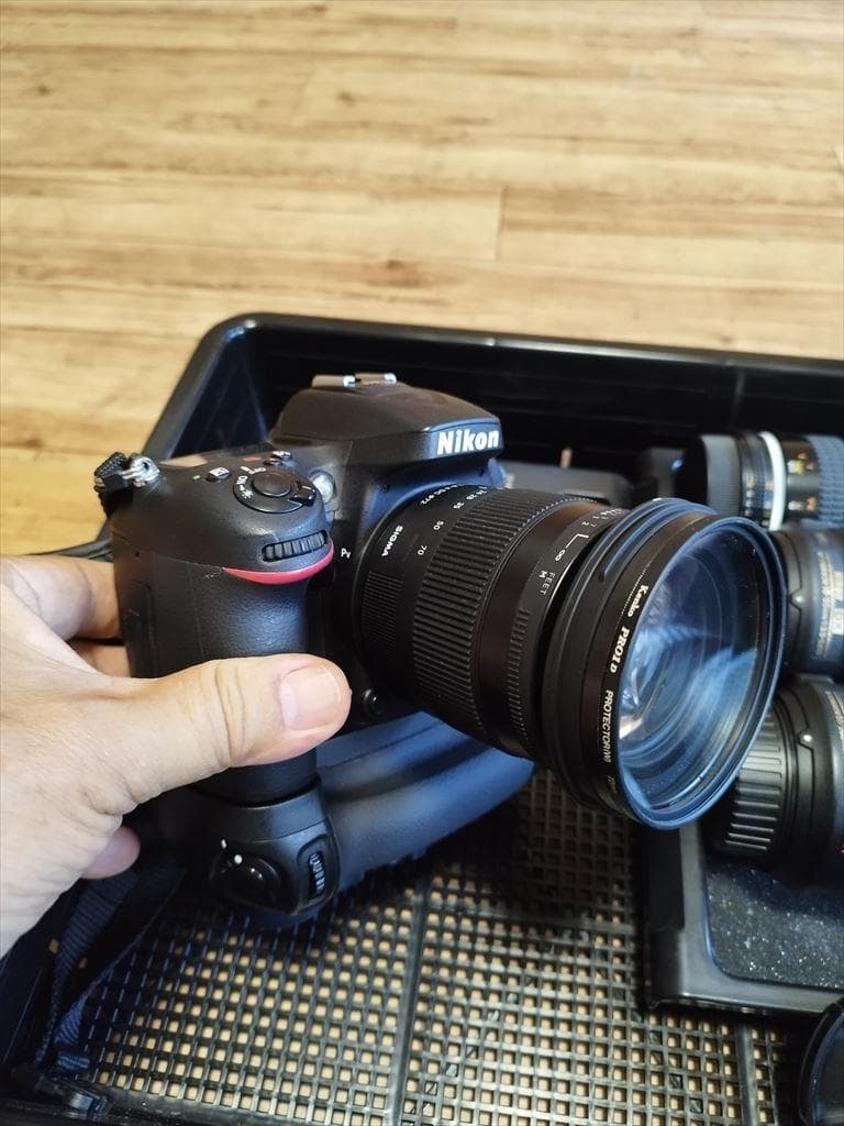 NIKON D-7100 本体 ＋ カメラレンズ 4本 グリップ付き