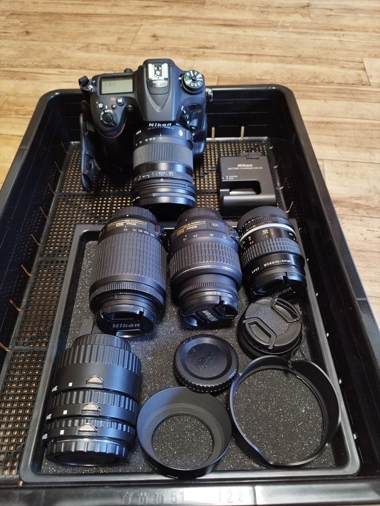 NIKON D-7100 本体 ＋ カメラレンズ 4本 グリップ付き