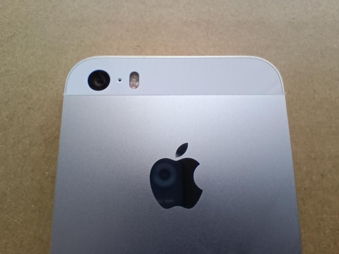 iPhone5s　シルバー 本体　au　初期化済　iOS12.5.8にアップ済