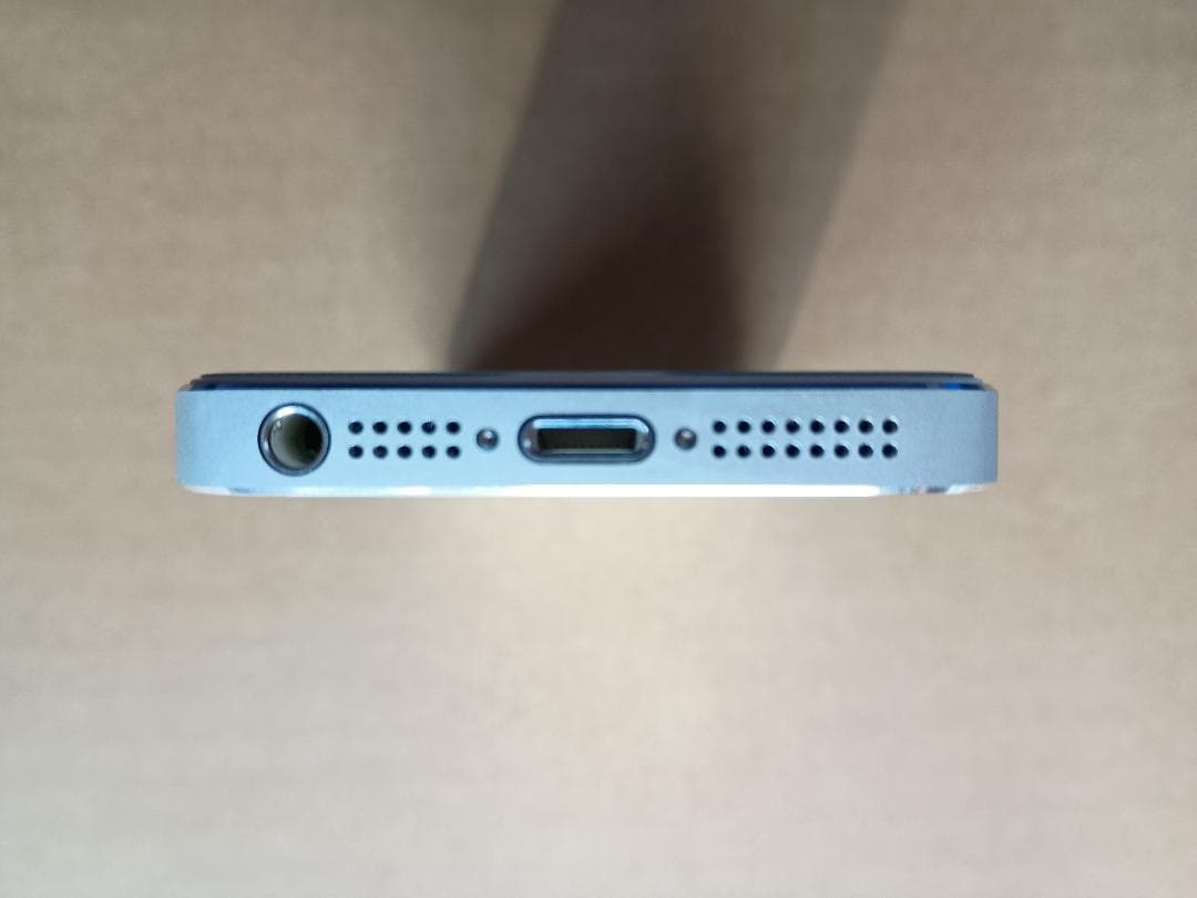 iPhone5s　シルバー 本体　au　初期化済　iOS12.5.8にアップ済