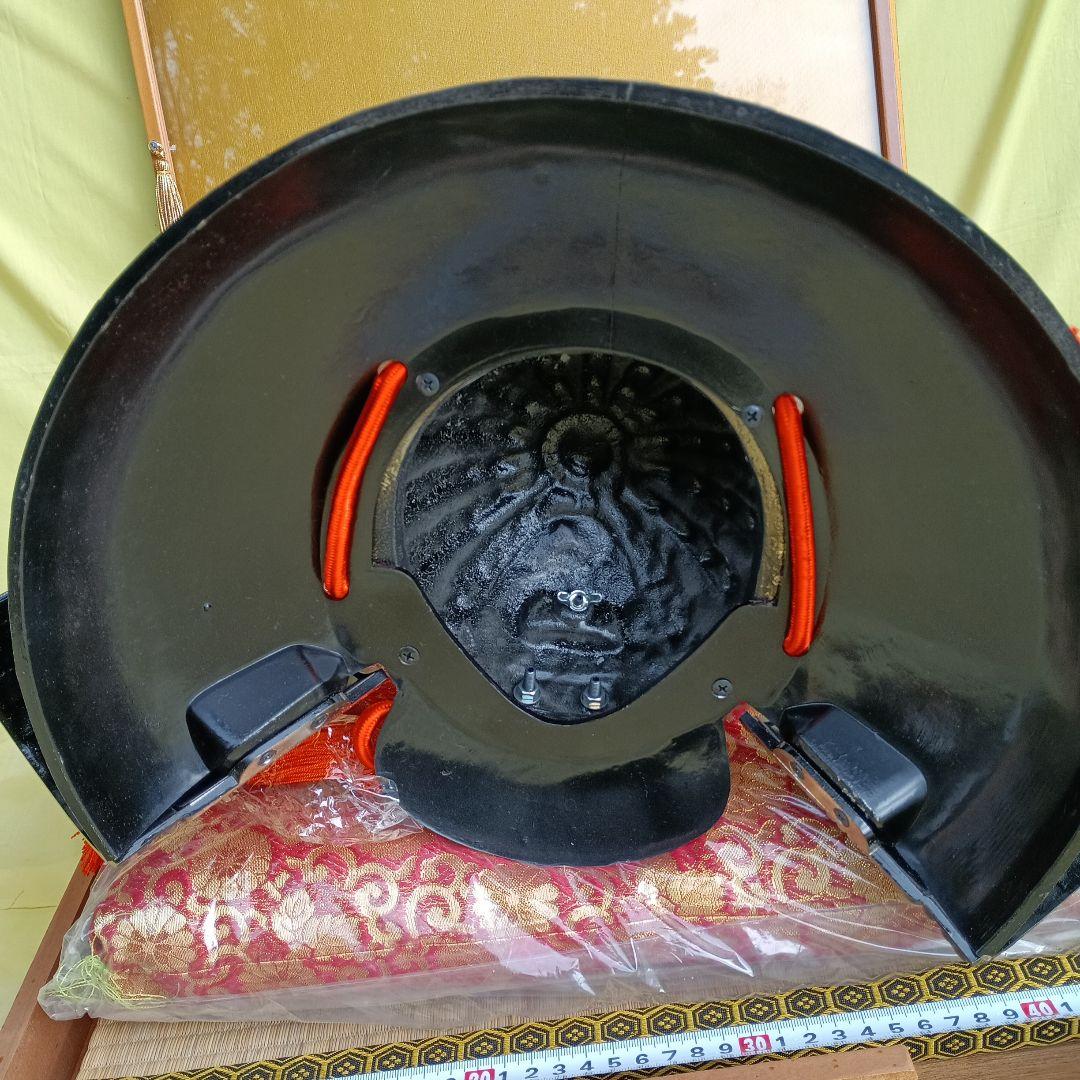 五月人形 伝統的な兜と装飾品