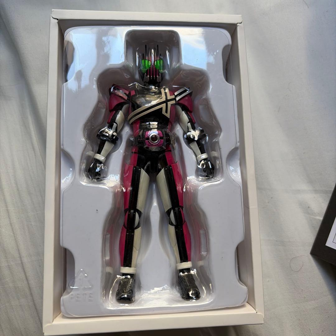 S.H.Figuarts真骨彫　仮面ライダーディケイド（ネオディケイドライバー）
