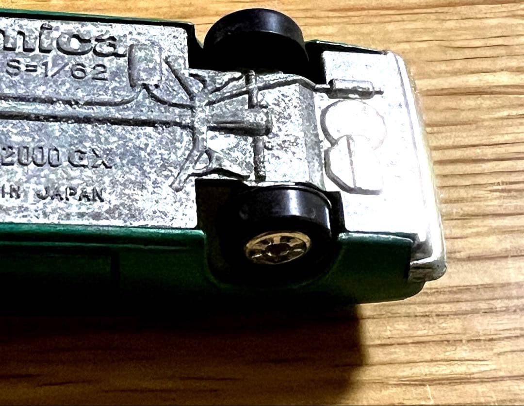 トミカ 黒箱 14 日産ローレル2000GX 日本製 色指定箱