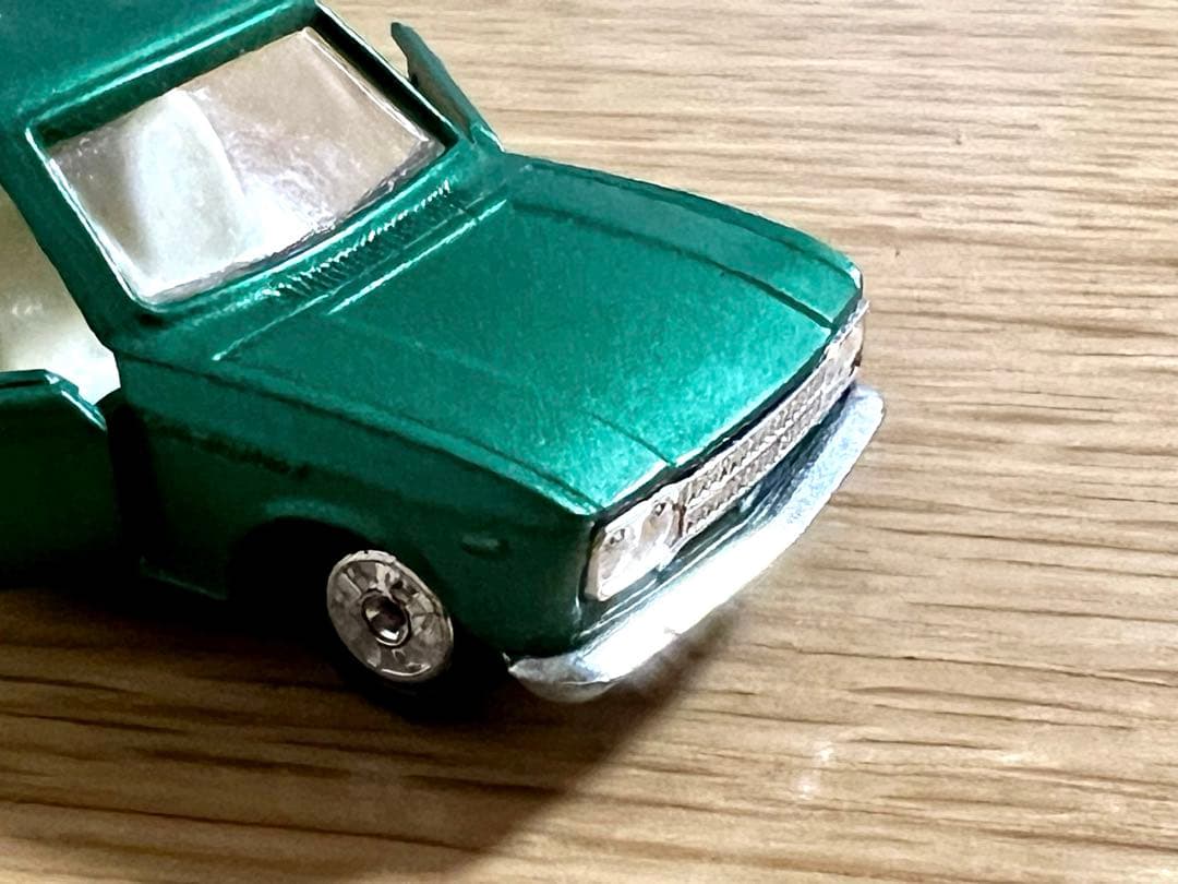 トミカ 黒箱 14 日産ローレル2000GX 日本製 色指定箱