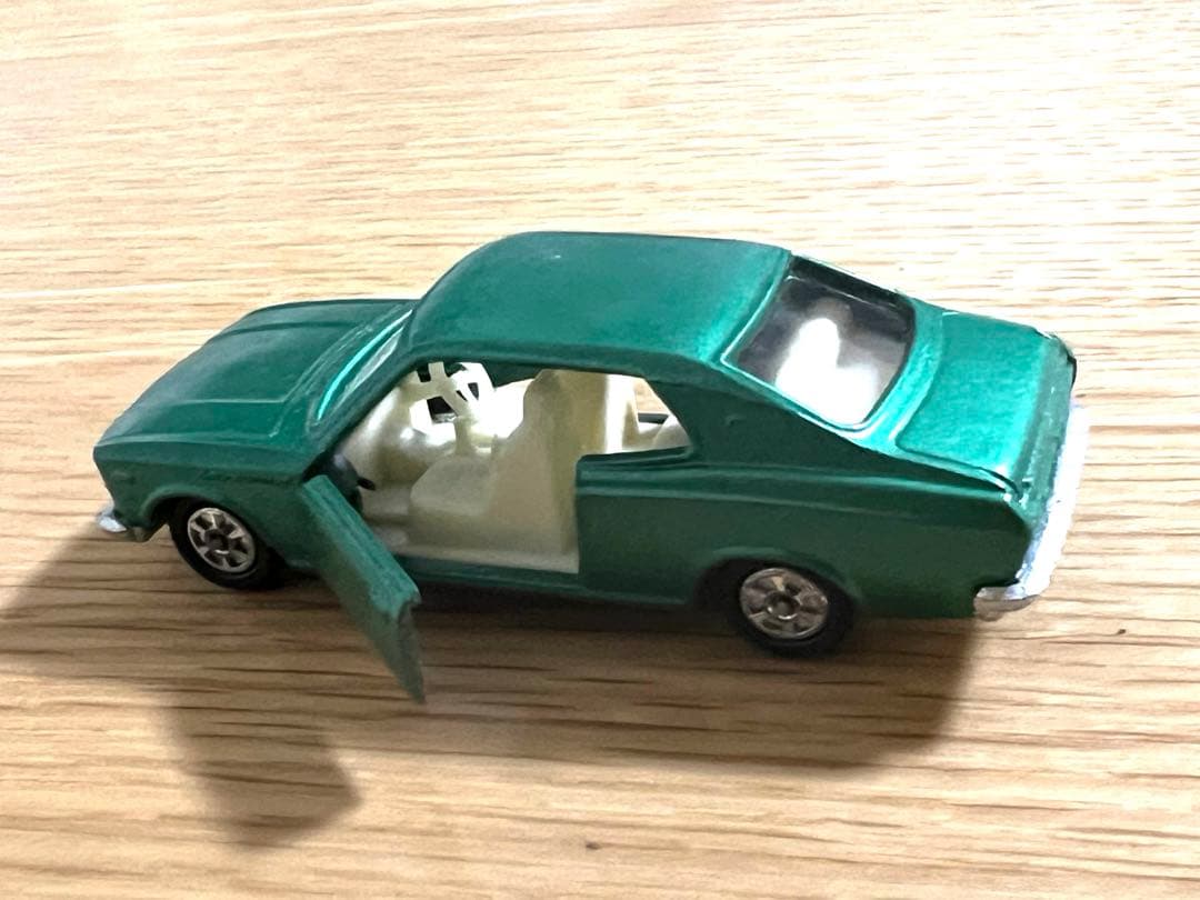 トミカ 黒箱 14 日産ローレル2000GX 日本製 色指定箱