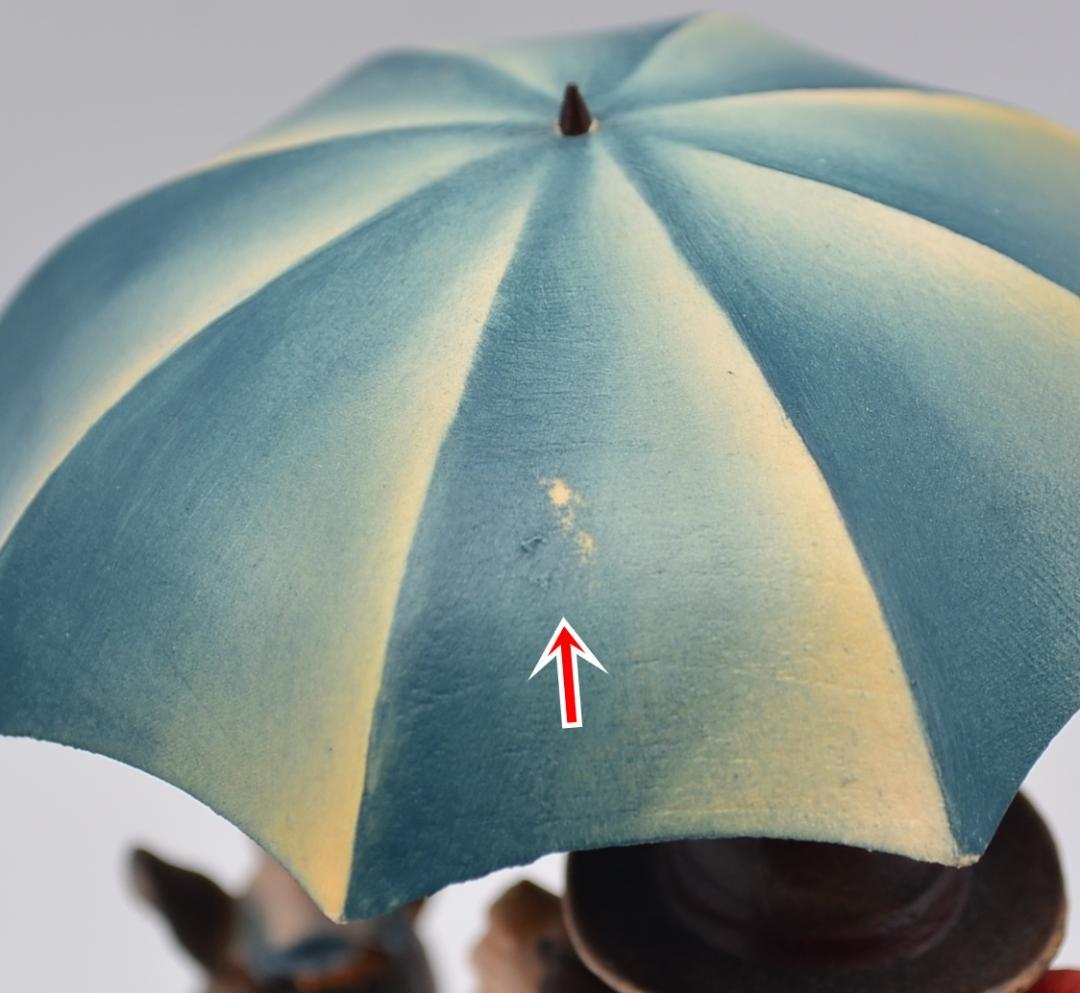 雨の中を走る　アンリ　木彫り人形　ANRI　イタリア　高さ14ｃｍ