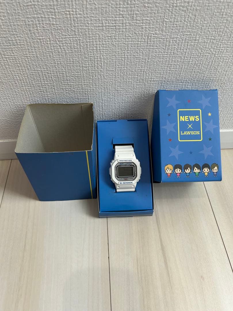 希少✨ニュース　G-SHOCK ホワイト NEWS × LAWSON コラボ