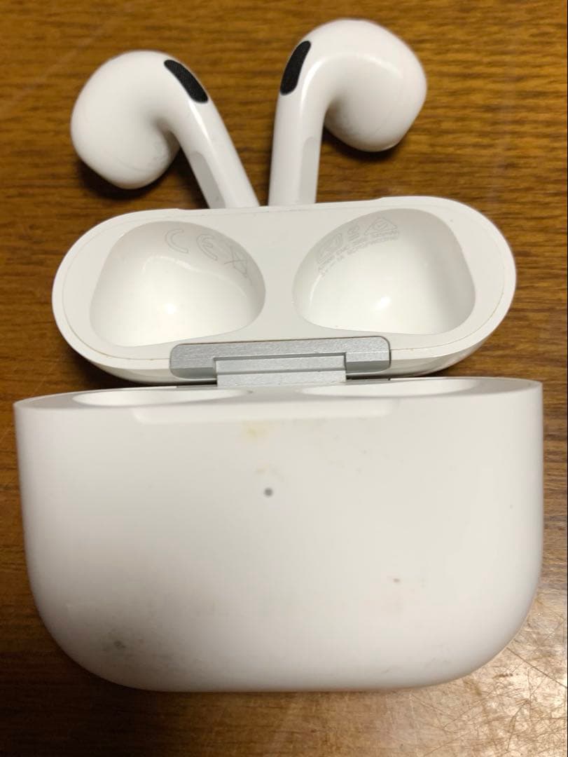 第3世代AirPodsとマルジェラ風ケース