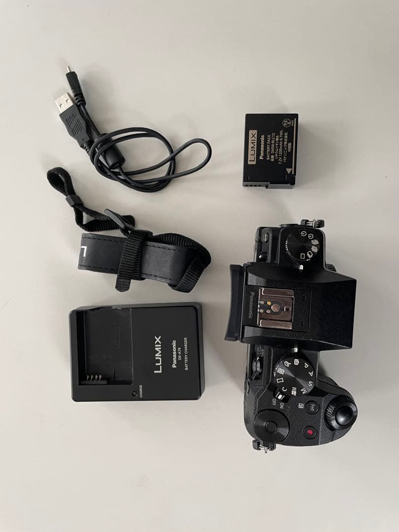LUMIX DMC-G7 ミラーレス一眼 本体と付属品