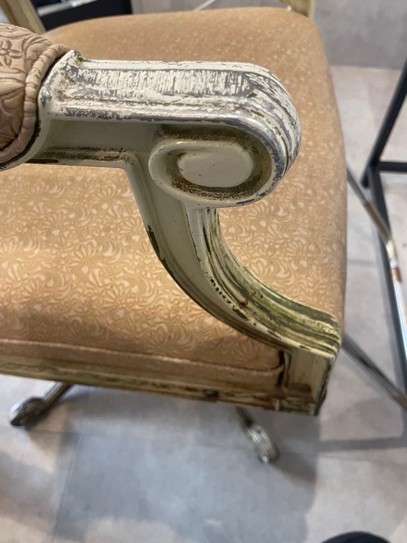 引き取り希望タカラベルモンテ椅子　アンティーク　猫脚　カット椅子サロンチェア