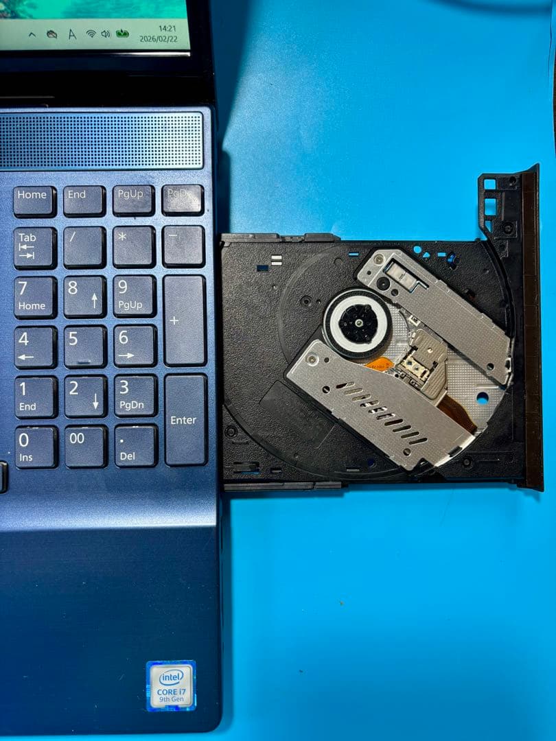 富士通 LIFEBOOK AH77/D3 i7 9750H SSD2TB 32G