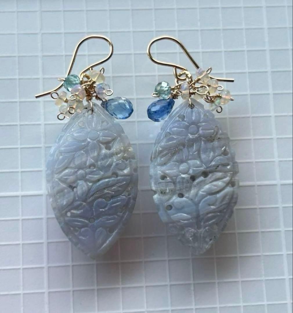 ブルーレースアゲート　マーキス カービング＆カイヤナイト＆ブルージルコンのピアス