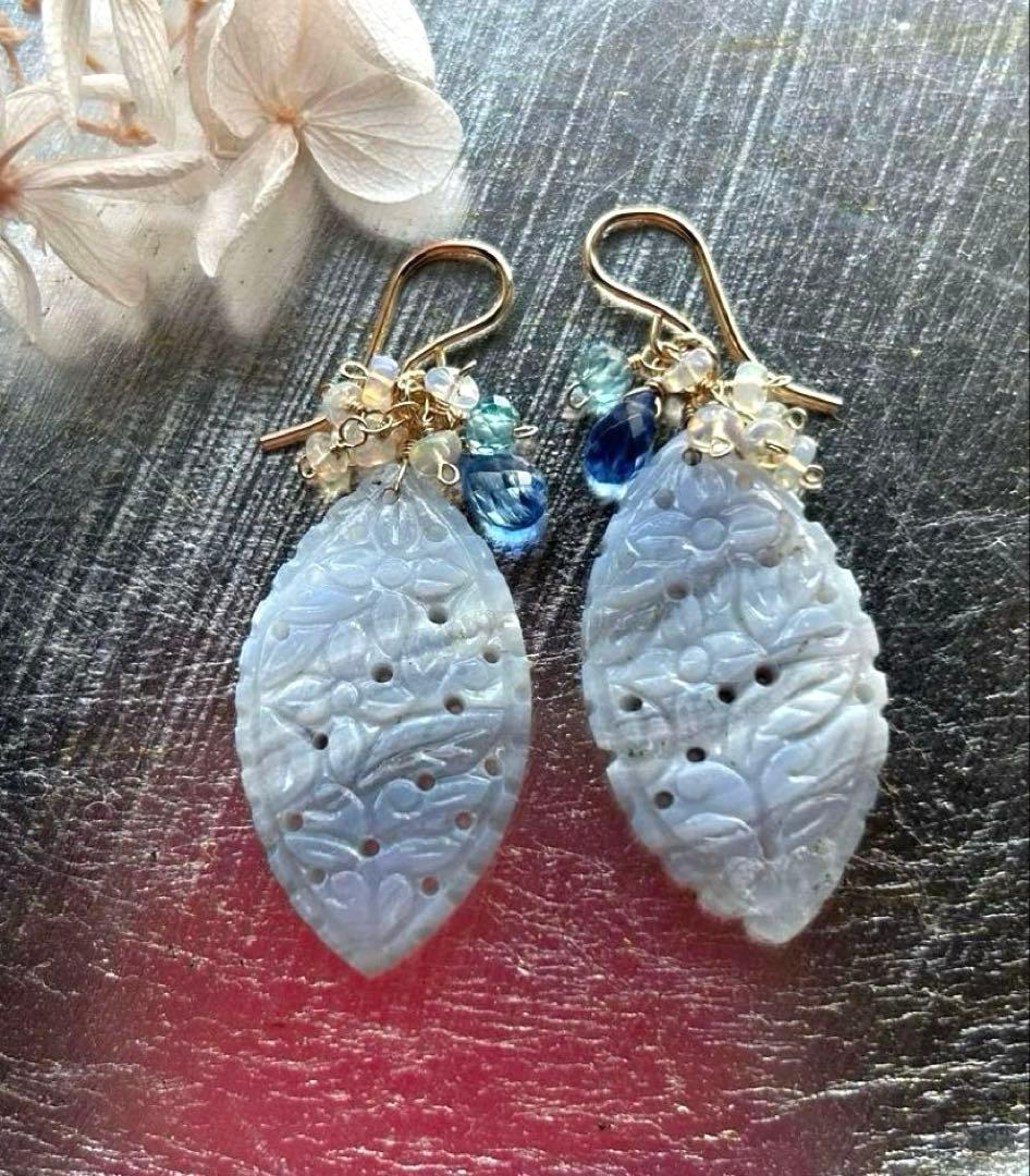 ブルーレースアゲート　マーキス カービング＆カイヤナイト＆ブルージルコンのピアス