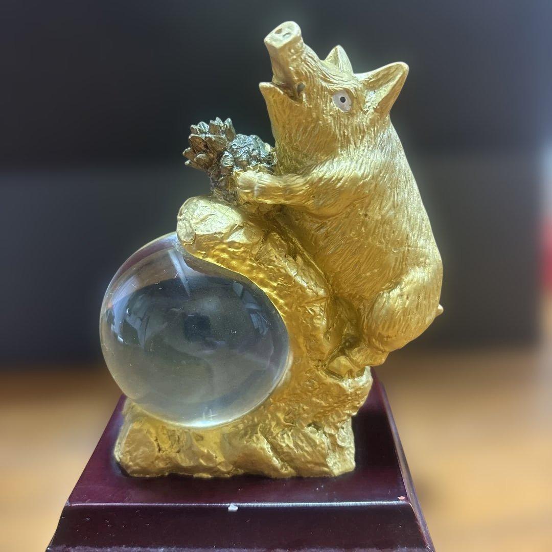 金色イノシシのクリスタルオブジェ