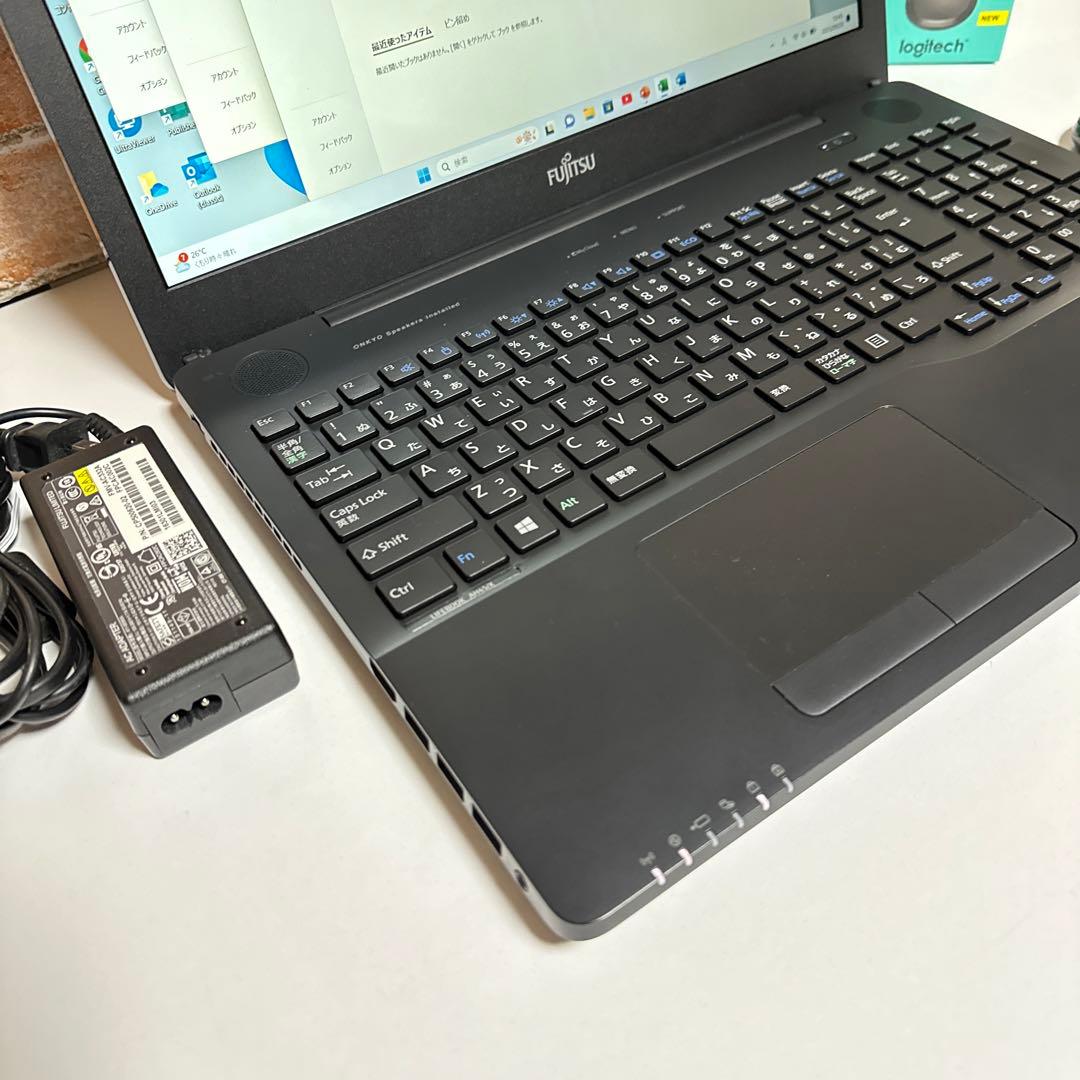 美品　富士通ノートパソコンBRUーRE SSD メモリ8GB オフィス2024年