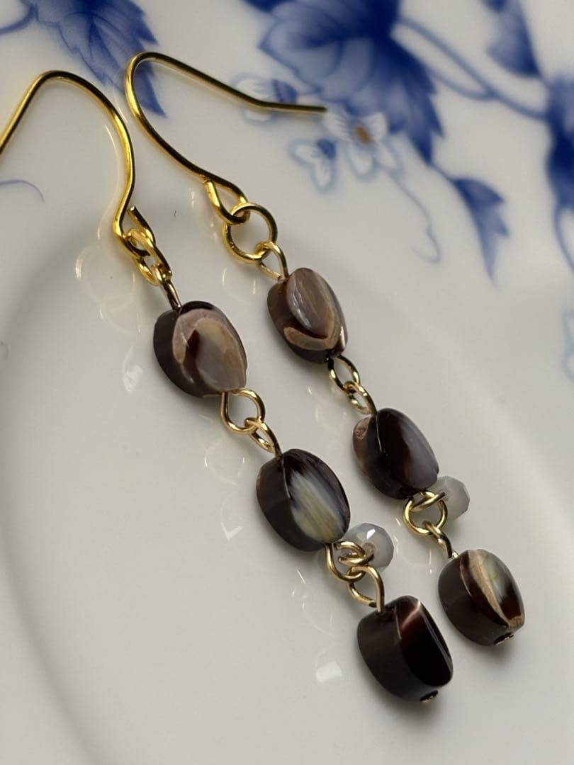 艶々˚✧₊ブラウンシェルの3連ピアス♡ ハンドメイド