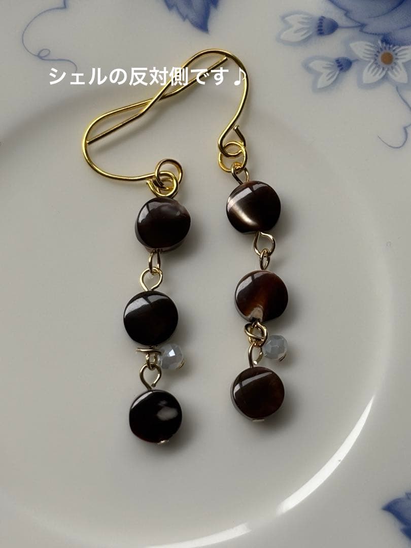 艶々˚✧₊ブラウンシェルの3連ピアス♡ ハンドメイド