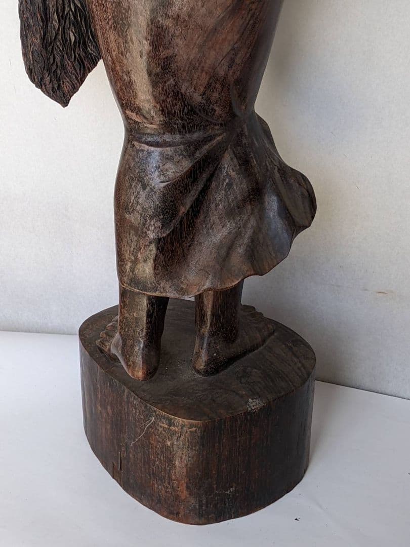 島の乙女像　 一刀彫　 縞黒檀　外国のお土産品