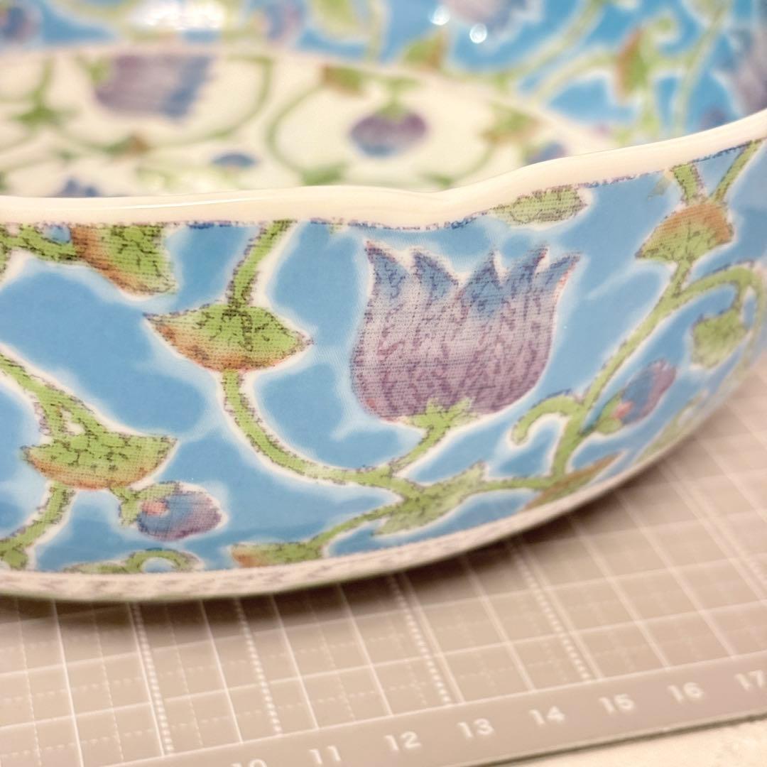 青い花模様の陶磁器ボウル　美濃焼】華やかな花紋様が全体に施された、