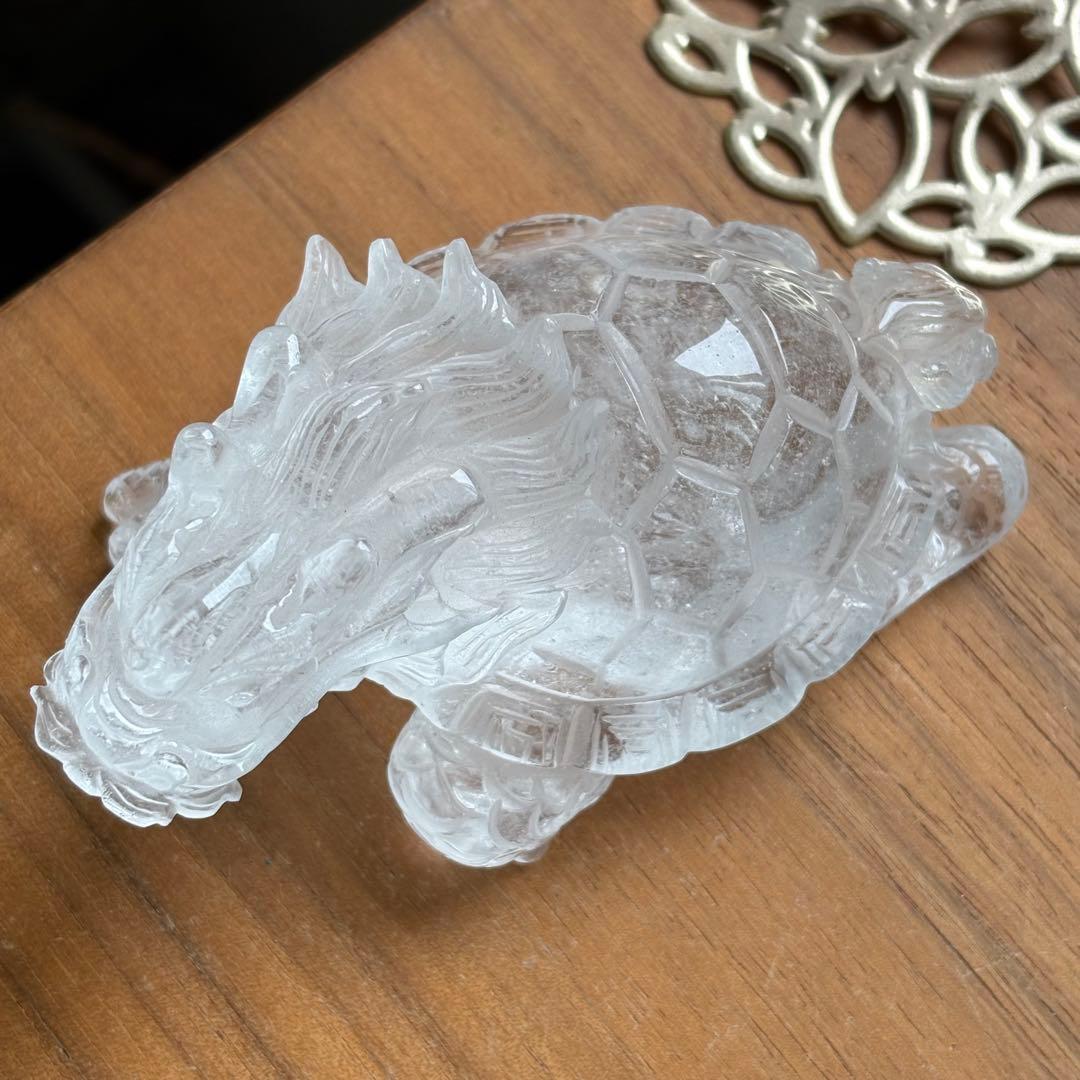 高品質 ブラジル産の天然水晶で彫られた龍亀（ロングイ）の置物250g