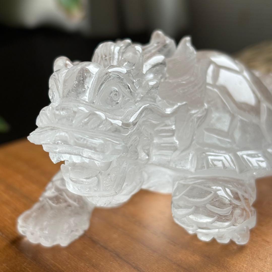 高品質 ブラジル産の天然水晶で彫られた龍亀（ロングイ）の置物250g
