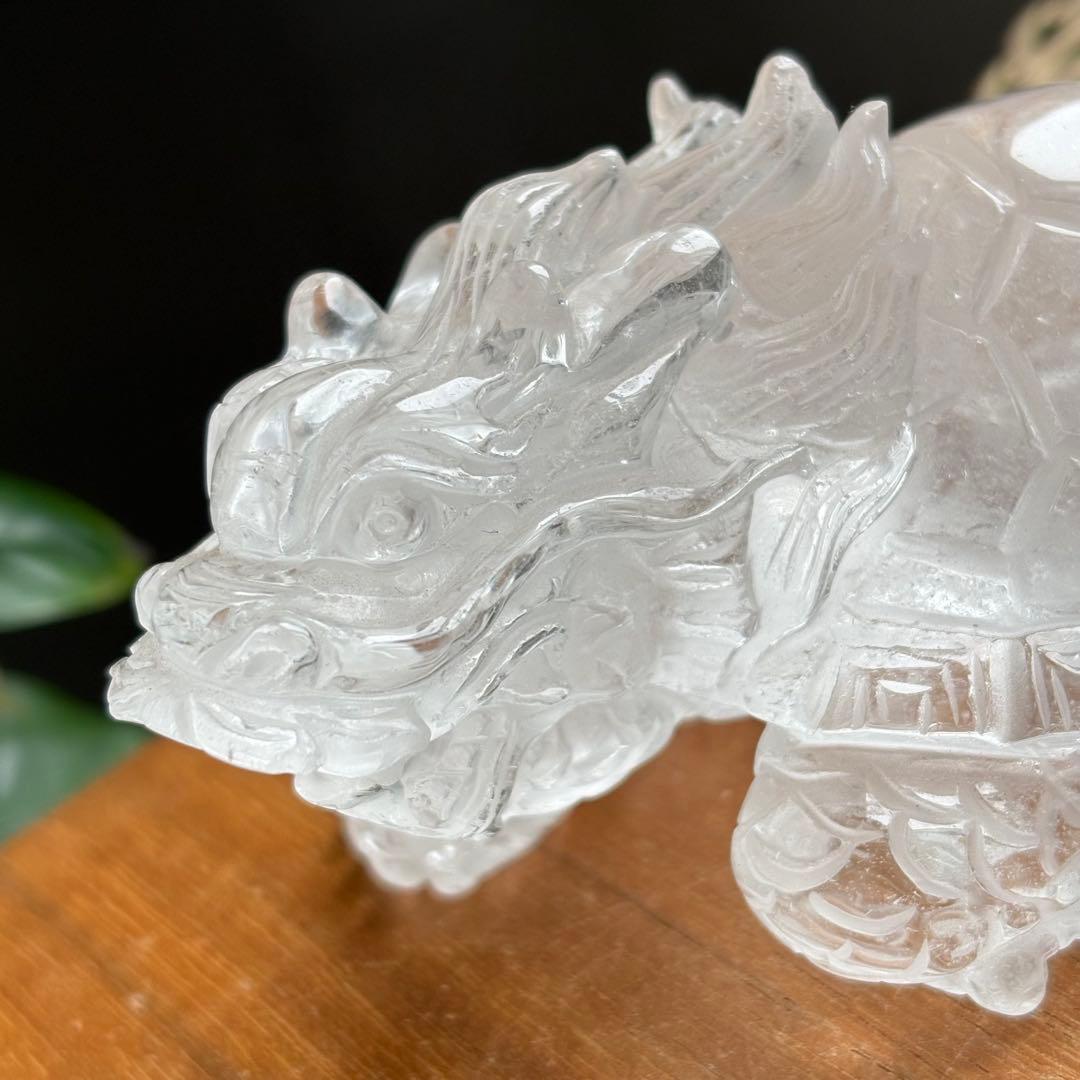 高品質 ブラジル産の天然水晶で彫られた龍亀（ロングイ）の置物250g